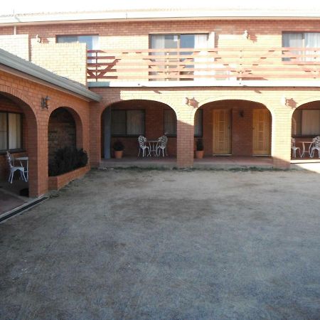 Coomacountry Club Motor Inn Exterior photo