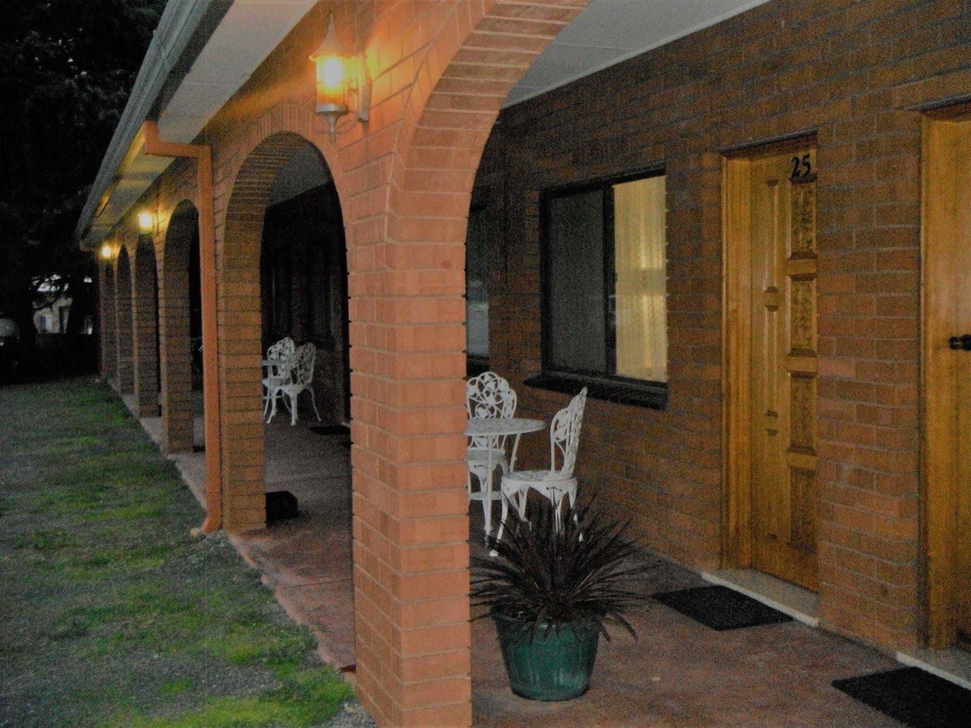 Coomacountry Club Motor Inn Exterior photo