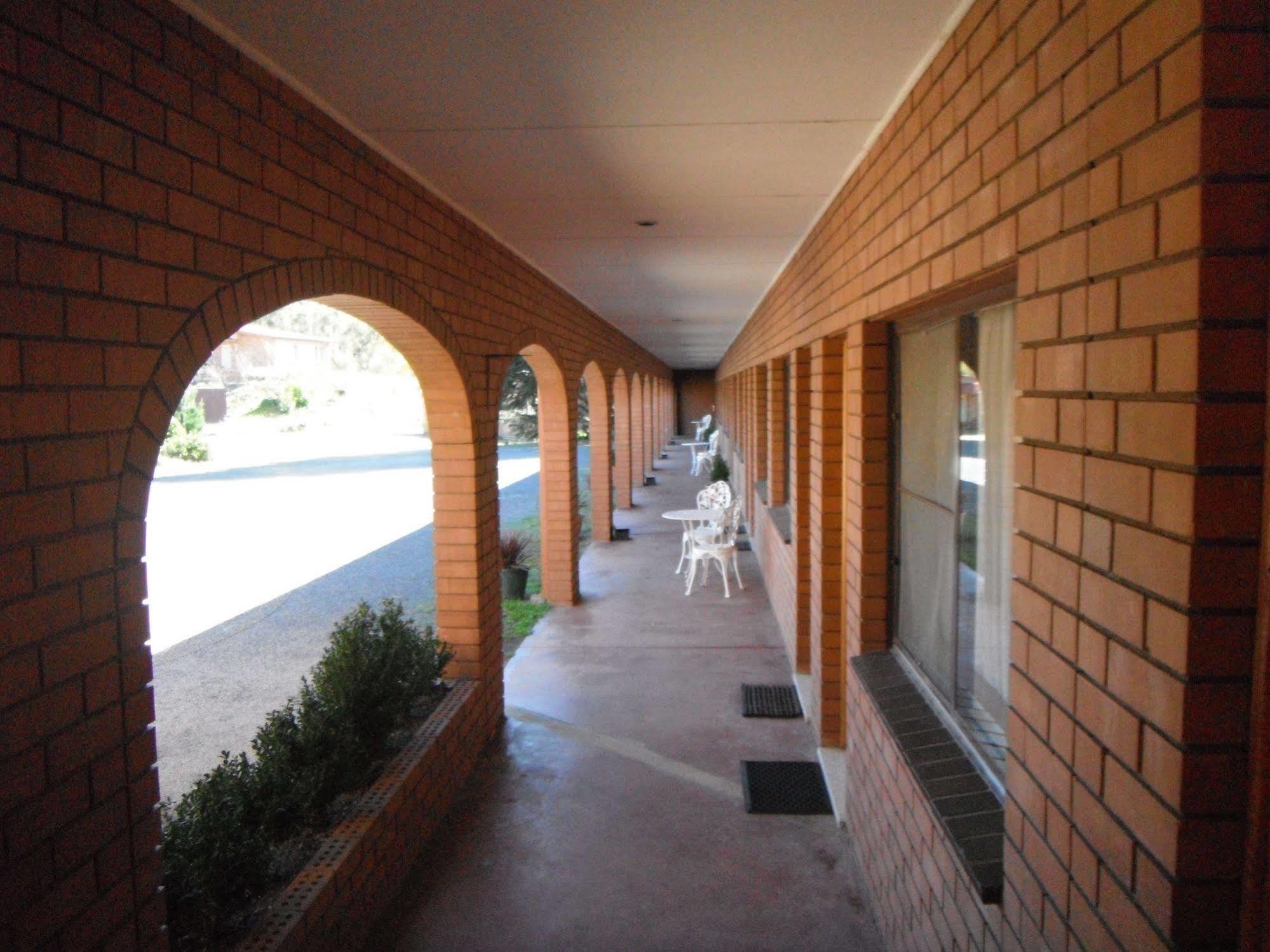 Coomacountry Club Motor Inn Exterior photo