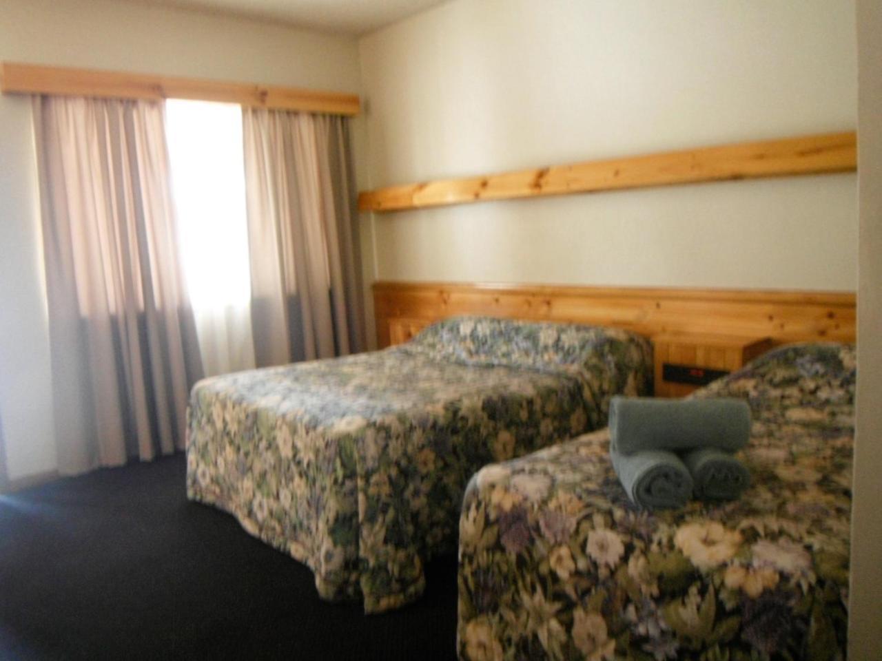 Coomacountry Club Motor Inn Exterior photo
