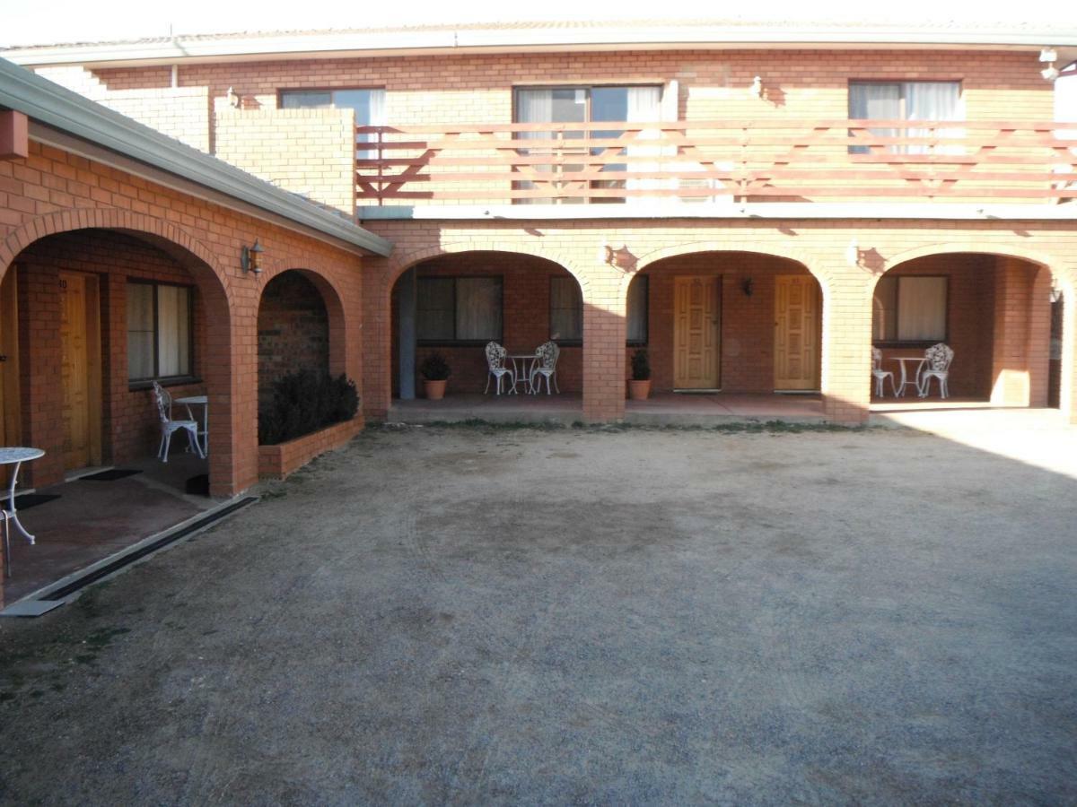 Coomacountry Club Motor Inn Exterior photo